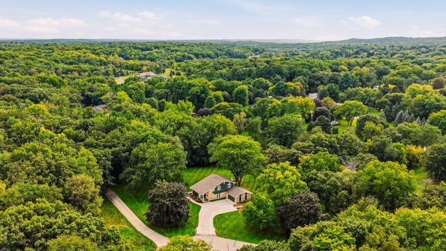 N9W31083 Concord COURT, Delafield, WI 53018