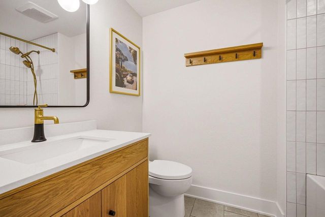 N9W31083 Concord COURT, Delafield, WI 53018