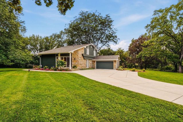 N9W31083 Concord COURT, Delafield, WI 53018