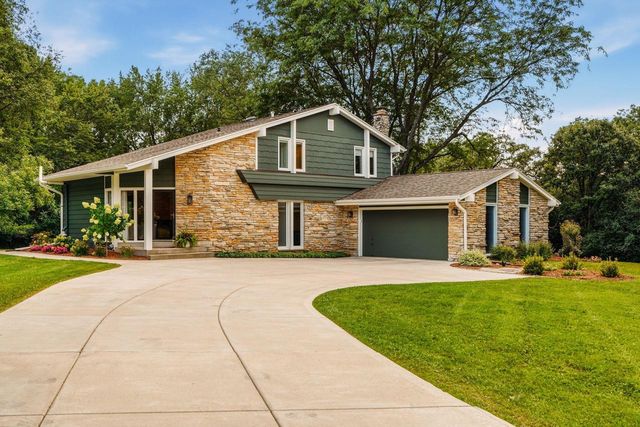 N9W31083 Concord COURT, Delafield, WI 53018