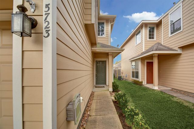 5723 Vinemont Lane, Houston, TX 77084
