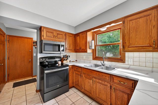 62 E Prospect COURT, Hartford, WI 53027