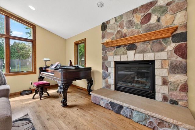 62 E Prospect COURT, Hartford, WI 53027