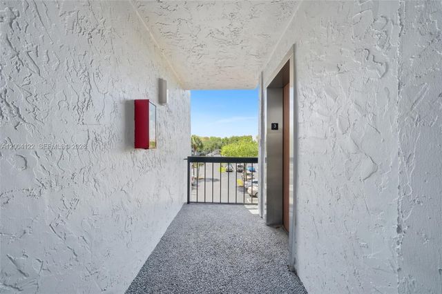 3190 Holiday Springs Blvd 4-306, Margate, FL 33063