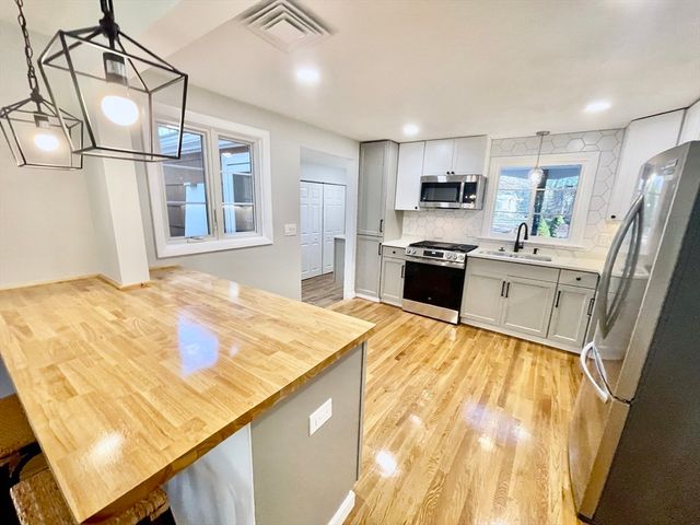 17 Brentwood Rd, Sudbury, MA 01776
