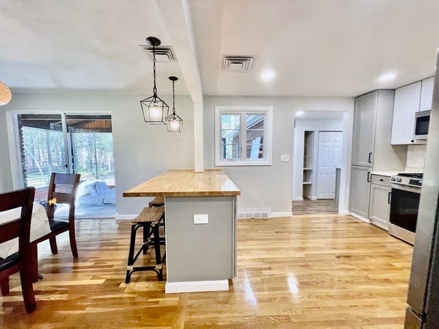 17 Brentwood Rd, Sudbury, MA 01776