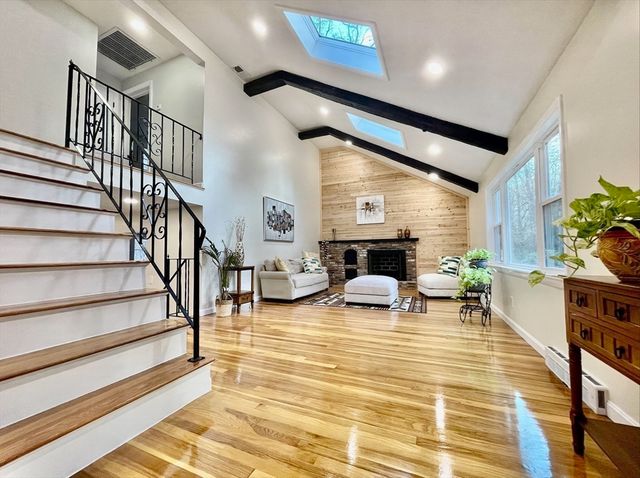 17 Brentwood Rd, Sudbury, MA 01776