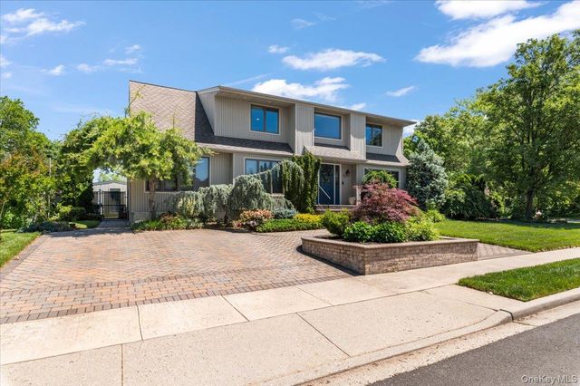 37 Sylvia Road, Plainview, NY 11803