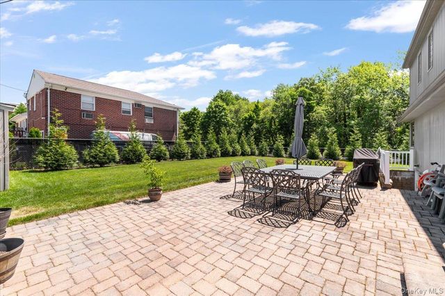 37 Sylvia Road, Plainview, NY 11803