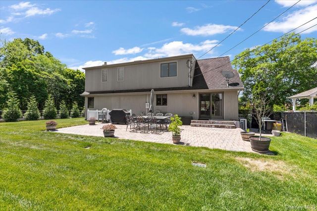 37 Sylvia Road, Plainview, NY 11803