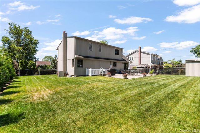 37 Sylvia Road, Plainview, NY 11803