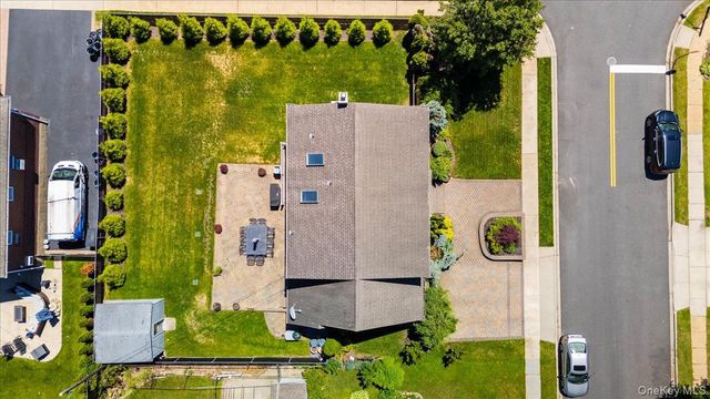 37 Sylvia Road, Plainview, NY 11803