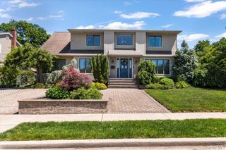 37 Sylvia Road, Plainview, NY 11803