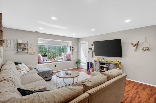 5109B ABERDEEN DR, Mount Laurel, NJ 08054