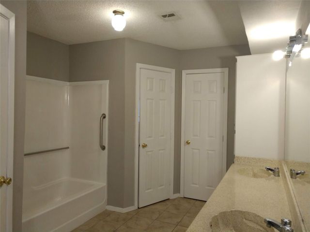 1902 Laura Lane, La Porte, TX 77571