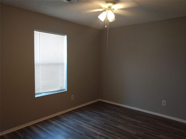 1902 Laura Lane, La Porte, TX 77571