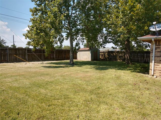 1902 Laura Lane, La Porte, TX 77571