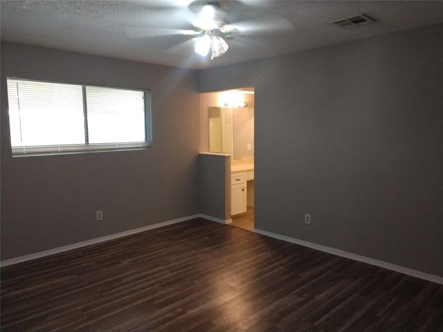 1902 Laura Lane, La Porte, TX 77571