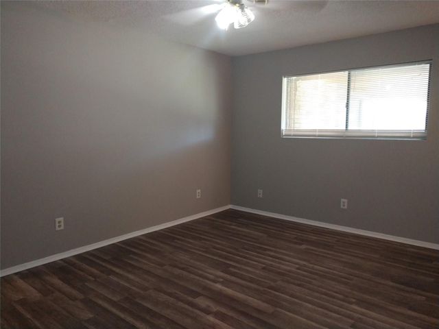 1902 Laura Lane, La Porte, TX 77571