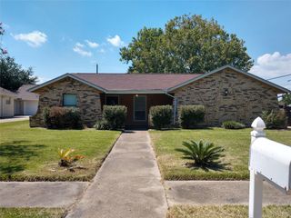 1902 Laura Lane, La Porte, TX 77571