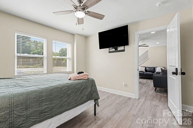 3816 Freedom Drive, Charlotte, NC 28208