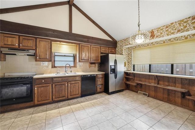 8100 Hauser Street, Lenexa, KS 66215