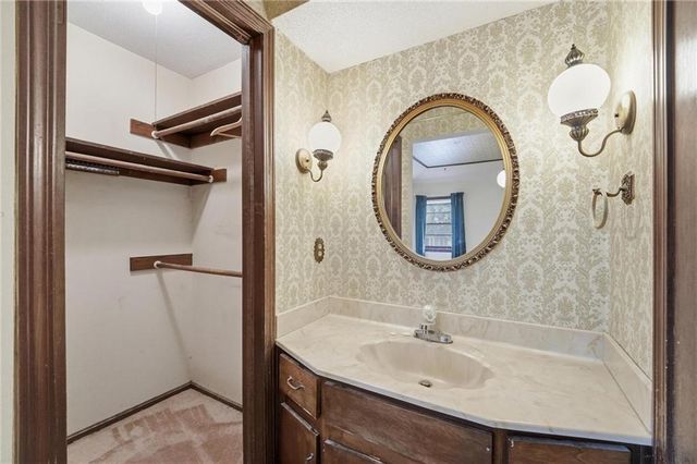8100 Hauser Street, Lenexa, KS 66215
