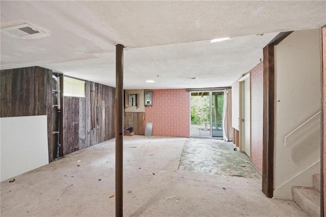 8100 Hauser Street, Lenexa, KS 66215