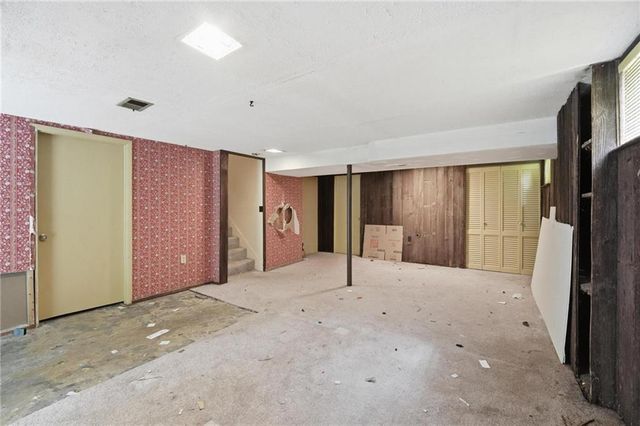 8100 Hauser Street, Lenexa, KS 66215