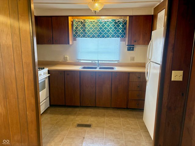 454 Maple Street, Tipton, IN 46072