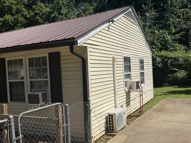 228 Burch Rd, Clarksville, TN 37042