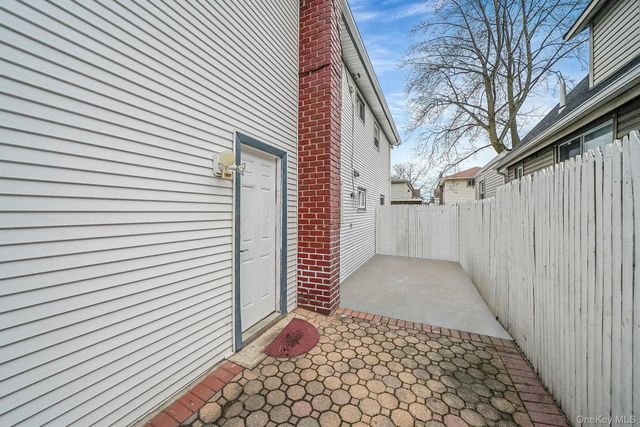 260 Yale Street, Hempstead, NY 11550