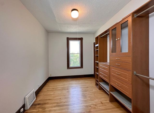 418 Belvidere Street E, Saint Paul, MN 55107
