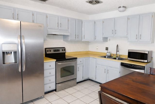 38831 NORTH AVENUE, Zephyrhills, FL 33542