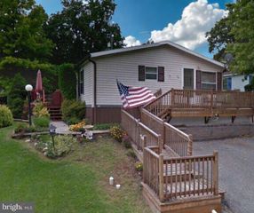 10 SUMMER DR, Elizabethtown, PA 17022
