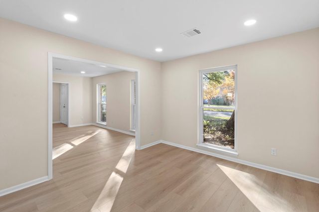 9610 Meadowglen Lane, Houston, TX 77063