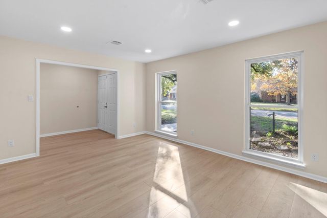 9610 Meadowglen Lane, Houston, TX 77063