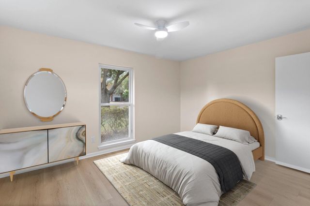 9610 Meadowglen Lane, Houston, TX 77063