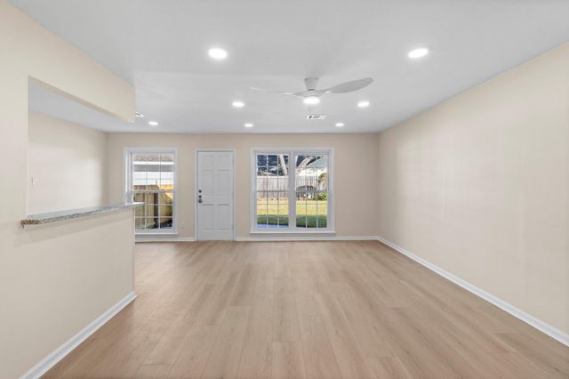 9610 Meadowglen Lane, Houston, TX 77063