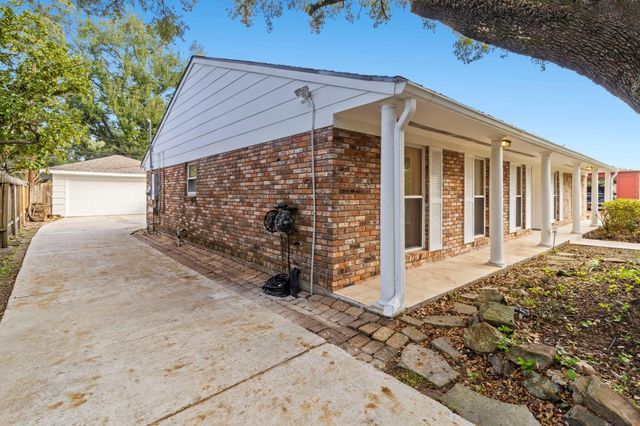 9610 Meadowglen Lane, Houston, TX 77063