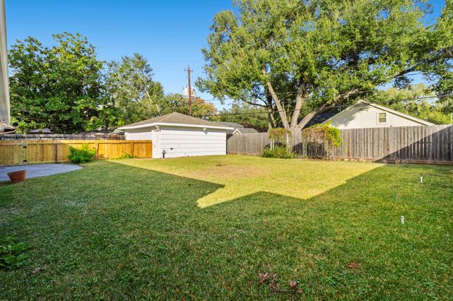 9610 Meadowglen Lane, Houston, TX 77063