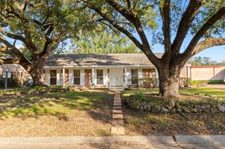 9610 Meadowglen Lane, Houston, TX 77063