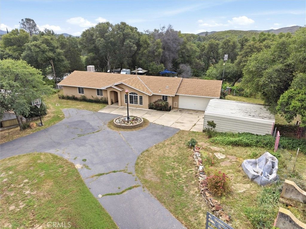 Image 2 of property listing at 6155 State Highway 49 N, Mariposa, CA 95338