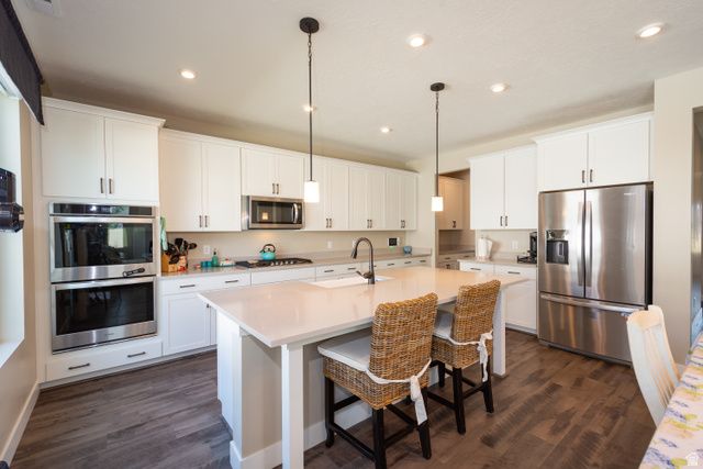 3044 S EDGEWATER LN, Syracuse, UT 84075