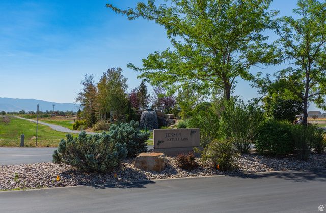 3044 S EDGEWATER LN, Syracuse, UT 84075