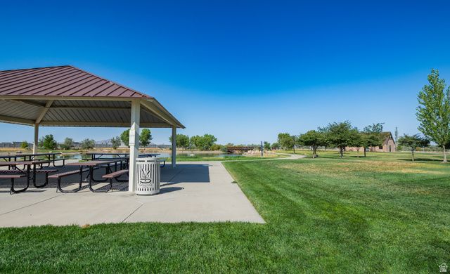 3044 S EDGEWATER LN, Syracuse, UT 84075