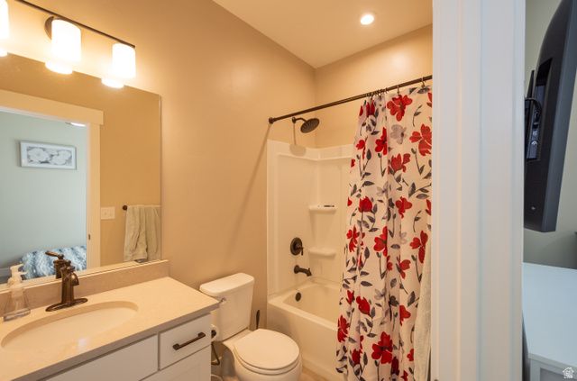 3044 S EDGEWATER LN, Syracuse, UT 84075