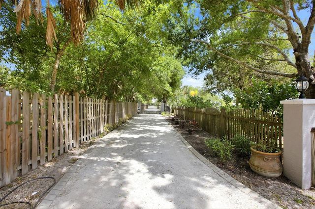 500 SUFFOLK CIR CIRCLE, Nokomis, FL 34275