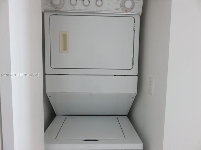 335 S Biscayne Blvd 3503, Miami, FL 33131