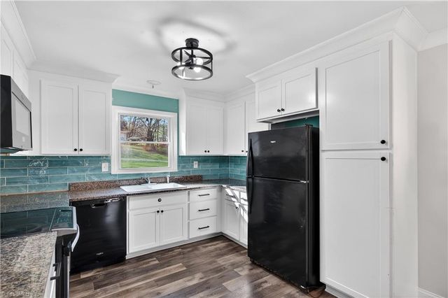 1501 Pebblebrook Road, Winston-salem, NC 27105